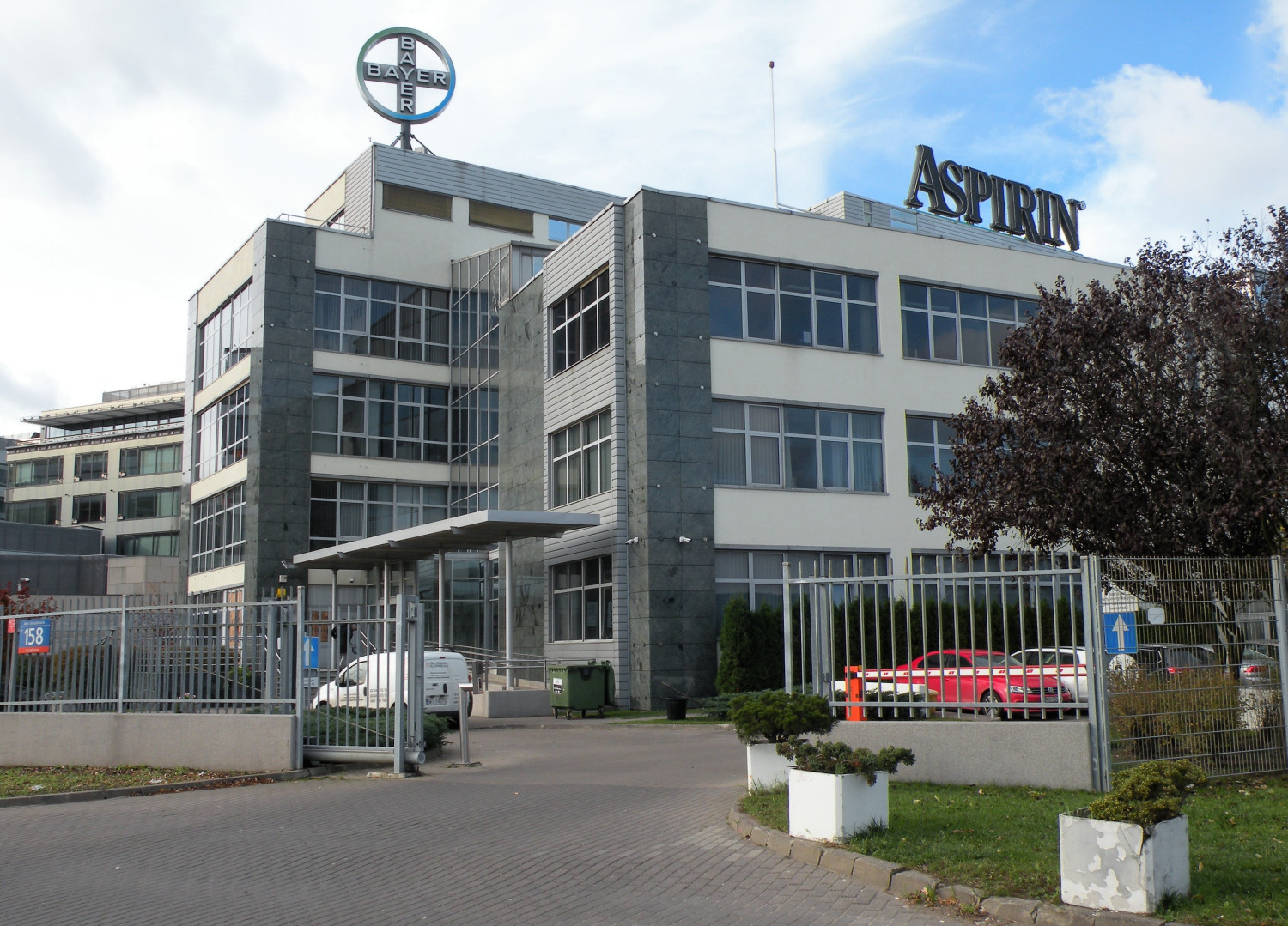 Zdjęcie architektury budynku Siedziba firmy Bayer